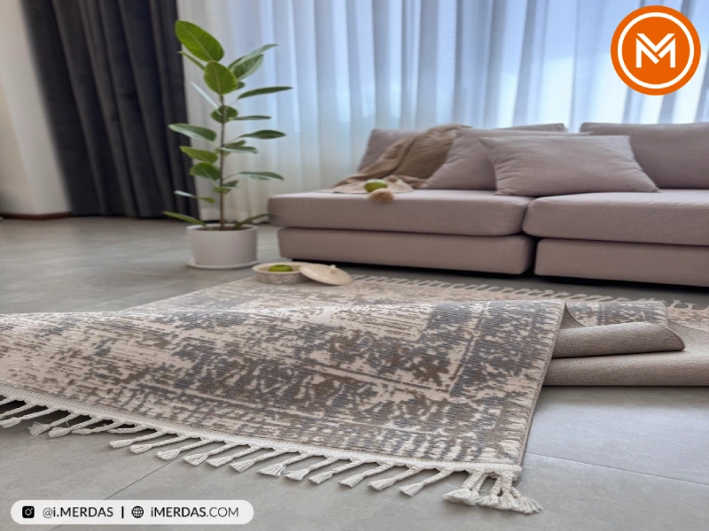 محافظت کردن از فرش در برابر نور خورشید؛ راهکارهای اصولی برای جلوگیری از رنگ‌پریدگی و کاهش عمر فرش